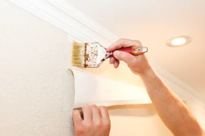 Pose de papier peint à Coutouvre — revêtements muraux et toiles de verre